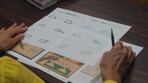 クリエ幼稚園で絵画製作の技術指導3